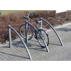 Anwendungsbeispiel: Anlehnbügel -Cardiff-: Anschließmöglichkeit für das Fahrrad (Art. 15662)