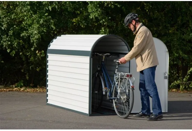 Fahrradgarage/Fahrradbox ′Classy′ (2050x820x1400 mm), ADFC Qualität, komplett montiert - Anwendungsbeispiel: Leichtes Einparken durch Einführschiene