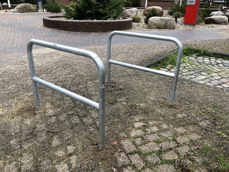 Anlehnbügel/Absperrbügel ′Sylt′ ø 60 mm aus Stahl, zum Einbetonieren, mit Querholm, ohne Farbe,