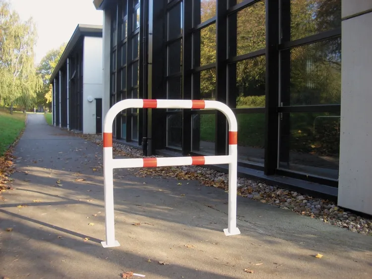 Anlehnbügel/Absperrbügel ′Sylt′ ø 60 mm aus Stahl, zum Aufdübeln, mit Querholm, Höhe 1000 mm, ohne Farbe, gelb/schwarz oder nach RAL - ...