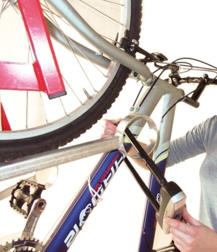 Detailansicht: Befestigung an Stahl-Rundöse