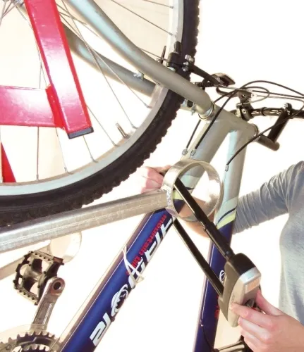 Fahrrad-Karussell ′Tarent′ aus Stahl, mit 12 Einstellplätzen - Detailansicht: Befestigung an Stahl-Rundöse