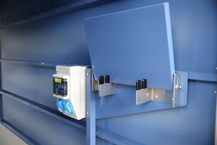 Anwendungsbeispiel mit eingeklappter Ablage: