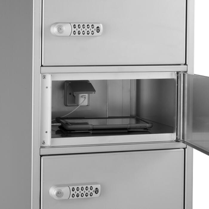 Anwendungsbeispiel: Ladeschrank mit einer Steckdose pro Fach