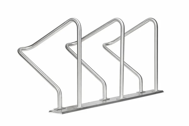 Modellbeispiel: Reihenanlehnbügel -Kalchas- auf Trapezschiene, aus Edelstahl mit 3 Einstellplätzen