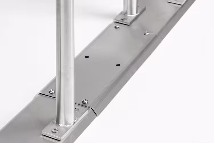 Adapterplatte für Reihenanlehnbügel ′Kalchas′ aus Edelstahl - Anwendungsbeispiel: