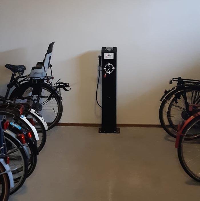 Anwendungsbeispiel: Fahrrad-Servicestation -Air 2.0- in einer Fahrradgarage (Art. 41310)