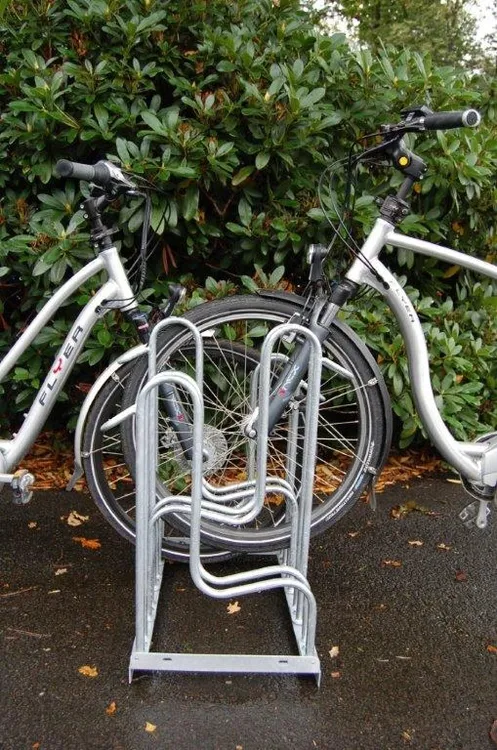 Fahrradständer Standparker Typ 4000, zweiseitige Radeinstellung 90° - Anwendungsbeispiel: