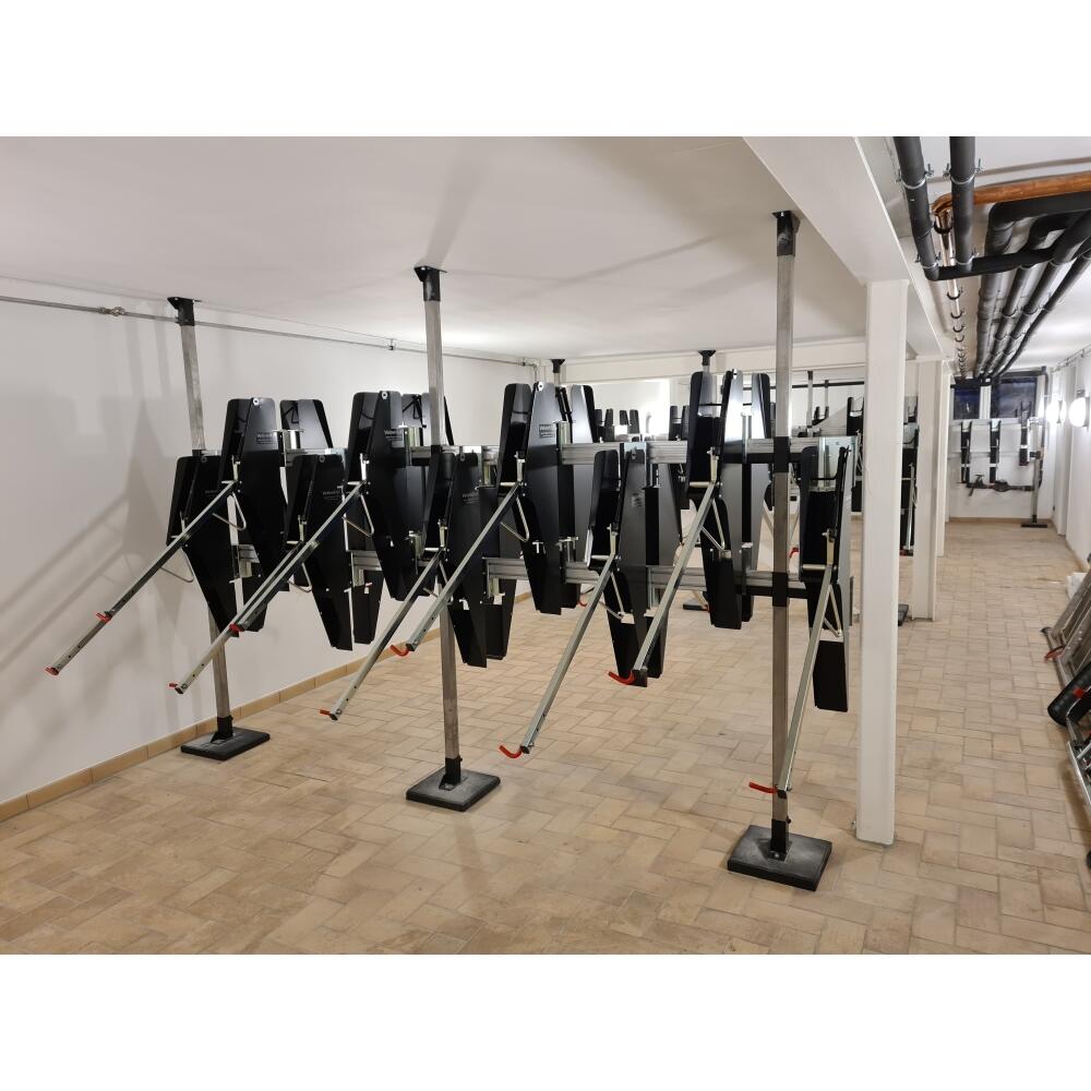 Anwendungsbeispiel: Fahrradlift ′VelowUp 4.0 Outdoor′ mit Racksystem ohne Bohrung in den Boden (auf