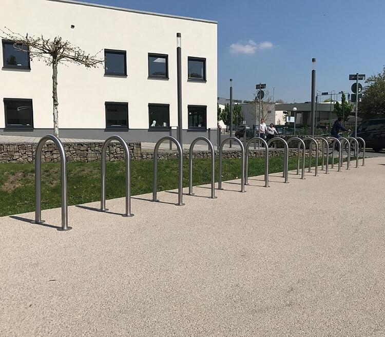 Anwendungsbeispiel: Anlehnbügel ohne Querholm, zum Einbetonieren(Art. 449.46)