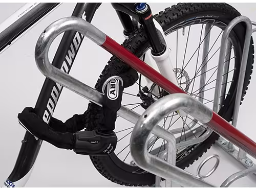 Fahrradständer Anlehnparker Typ 4500 XBF, ADFC Qualität, einseitige Radeinstellung - Detailansicht: Optimierter Diebstahlschutz
