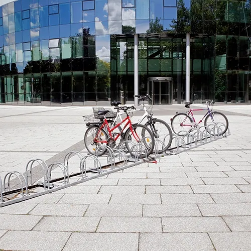 Fahrradständer Bogenparker Typ 5000, einseitige Radeinstellung 90° - Anwendungsbeispiel: (6er) (Art. 5056)