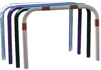 Modellbeispiele: Anlehn- und Absperrbügel -Sylt- Ø 60 mm, v.l.: verzinkt, nach RAL-Karte