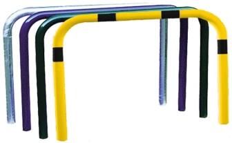 Modellbeispiele: Anlehn- und Absperrbügel -Sylt- ø 48 mm, v.l.: verzinkt, nach RAL-Karte