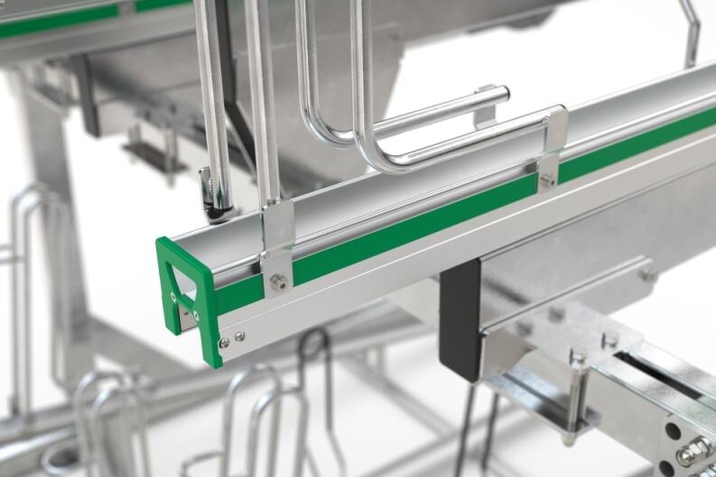 Detailansicht: An den oberen Aluminiumschienen sorgen grüne Reflexfolien für zusätzliche