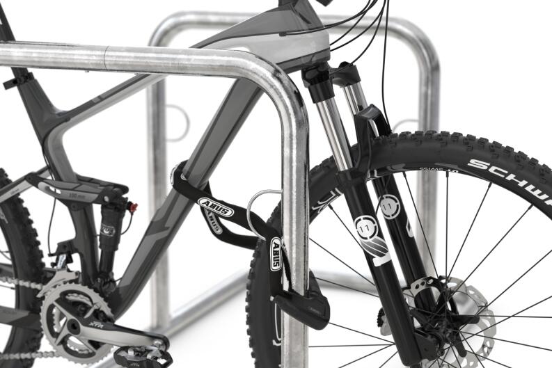 Modellbeispiel: Reihenanlehnbügel -Galaxy- (3er) aus Stahl, mit 6 Einstellplätzen (Art. galaxy33)