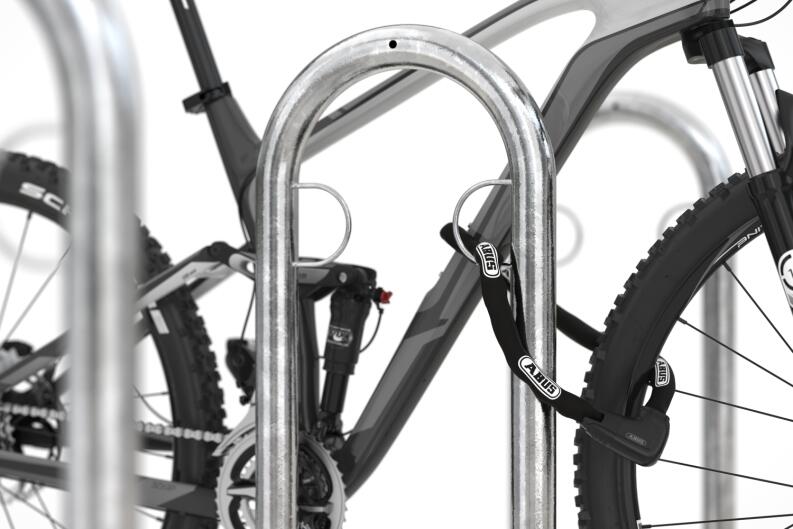 Reihenanlehnbügel ′Track′ aus Stahl, Höhe 850 mm